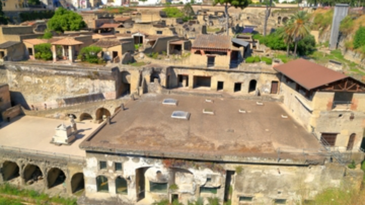 Herculaneum & Pompeii: Full-day group tours with a certified licensed guide
