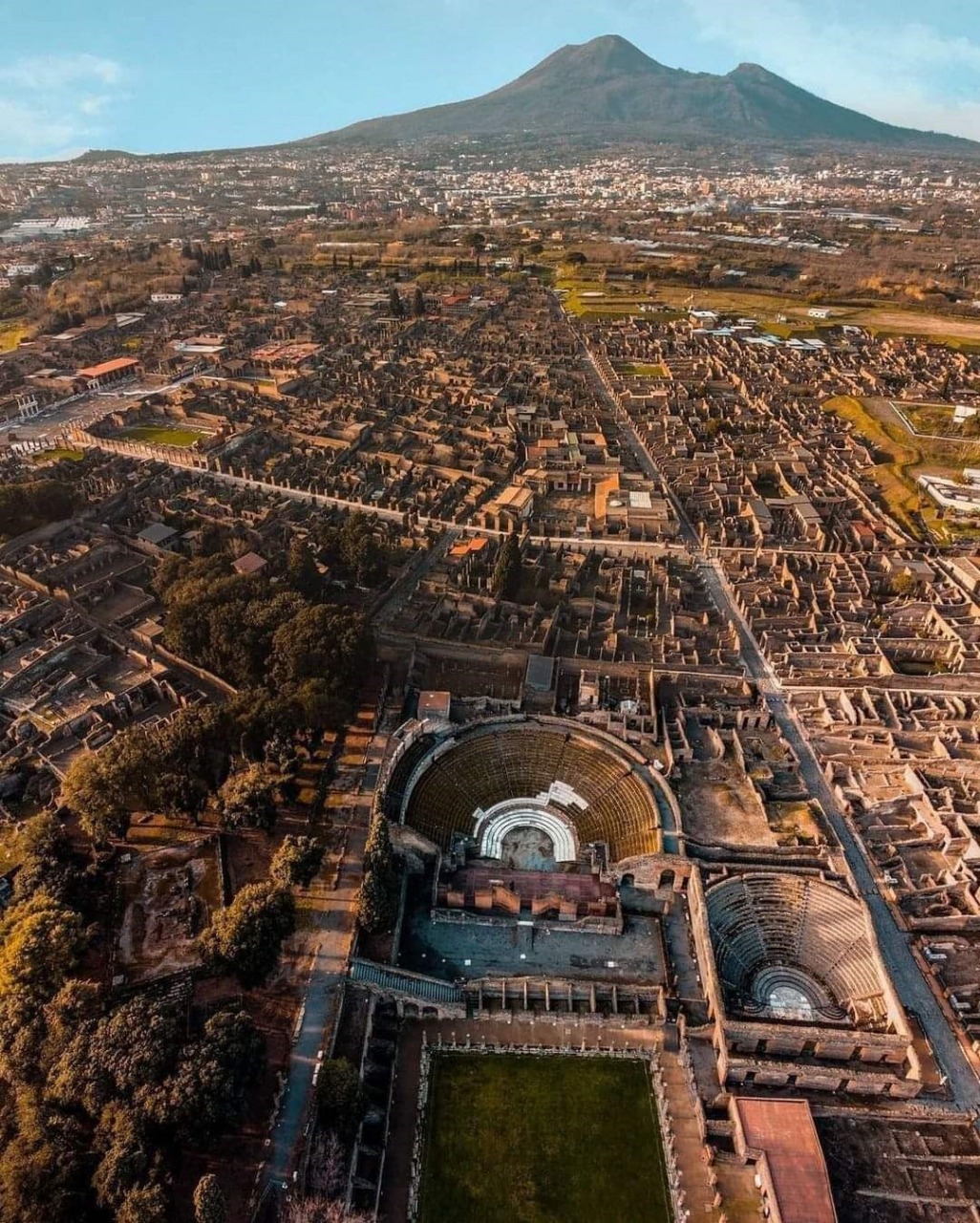 Pompeii & Vesuvius: Premium Tour with private guide & transfer from Naples or Pompeii