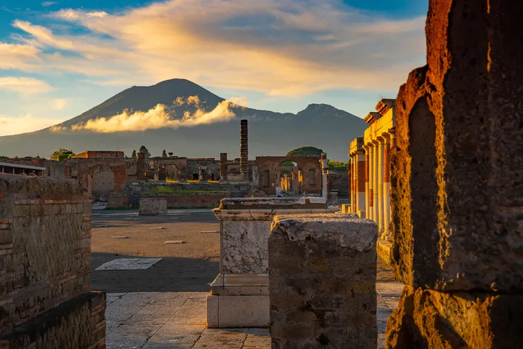 Pompeii & Vesuvius: Premium Tour with private guide & transfer from Sorrento